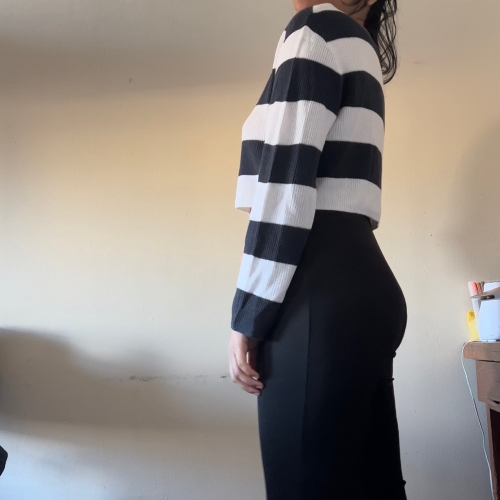 Cropped Striped Top - Picture 3 of 3